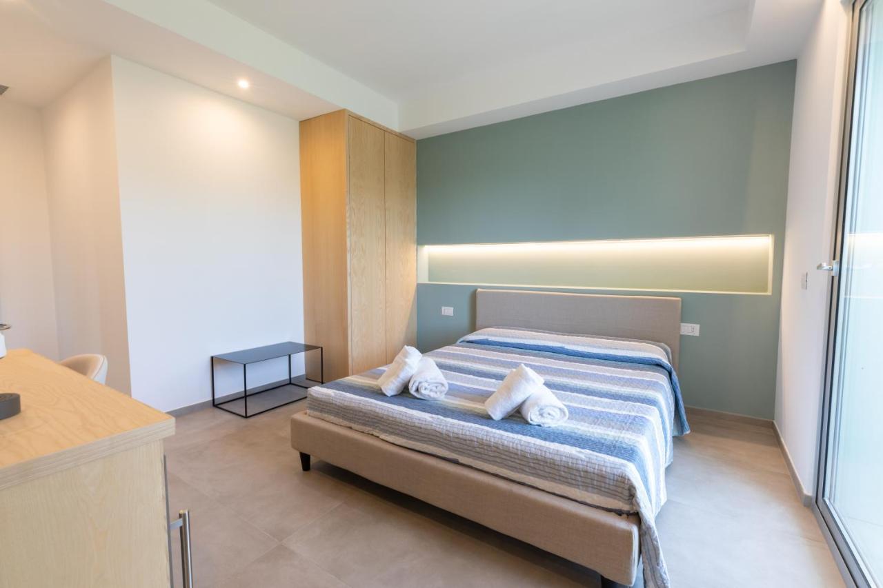 Molo Brin Rooms & Suites Олбия Екстериор снимка