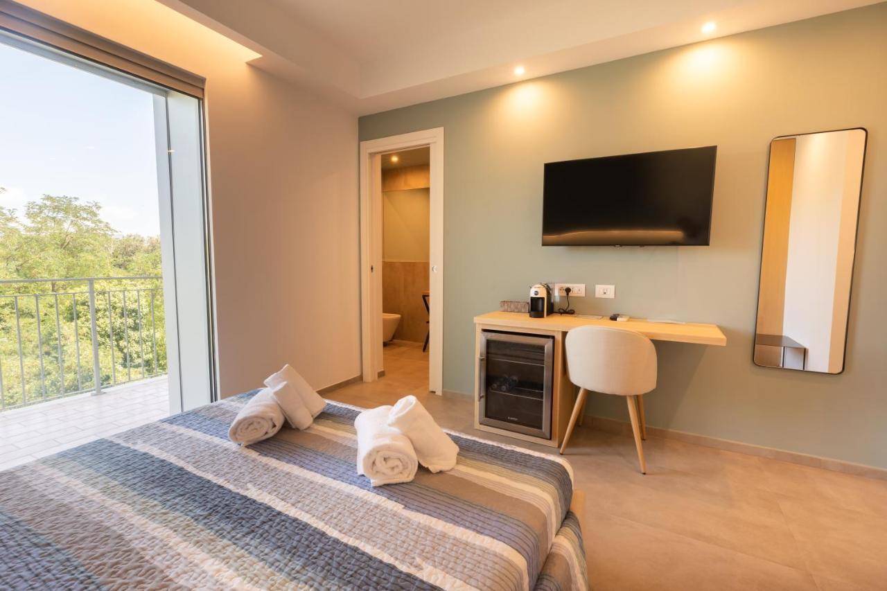 Molo Brin Rooms & Suites Олбия Екстериор снимка
