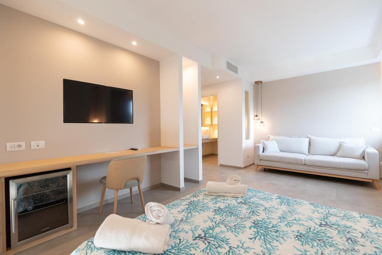 Molo Brin Rooms & Suites Олбия Екстериор снимка
